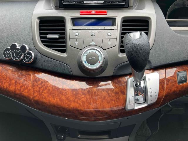 オデッセイ Ｍ　ＨＩＤ　サンルーフ　キーレスエントリー　ＣＶＴ　アルミホイール　盗難防止システム　衝突安全ボディ　ＡＢＳ　エアコン　パワーステアリング　パワーウィンドウ（4枚目）