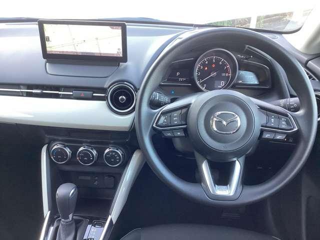 MAZDA2 1.5 15BD エアバック ABS マツダコネクトナビ パノラマモニタ スマートシティブレーキサポート 前後ソナー LEDヘッドランプ フルセグTV バックカメラ アドバンストキー エアコン メモリーナビ ナビTV(3枚目)