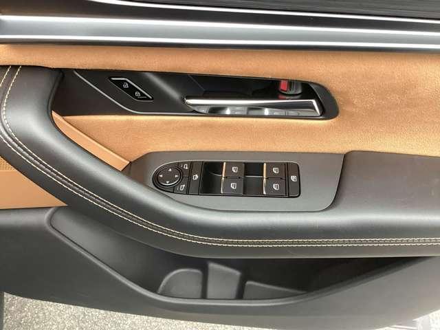 CX-60 3.3 XDハイブリッド プレミアム スポーツ ディーゼルタ エアバック ABS マツダコネクトナビ TV ダブルサンルーフ シートヒー パワーゲート LEDヘッドライト オートクルーズコントロール パワーシート スマートキー フルオートエアコン 4WD ABS(16枚目)