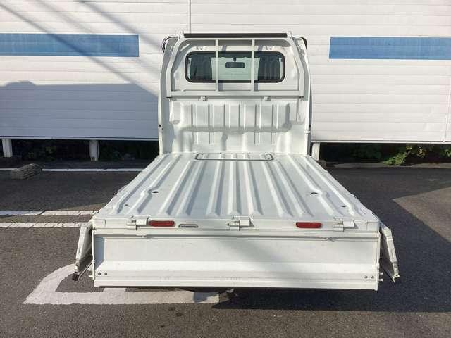 キャリイトラック ６６０　ＫＣエアコン・パワステ　３方開　４ＷＤ　エアバック　５ＭＴ　エアコン　パワステ　４ＷＤ　整備点検記録簿　助手席エアバック　ＡＣ　運転席エアバック　パートタイム４ＷＤ　パワステ　ＡＢＳ（11枚目）