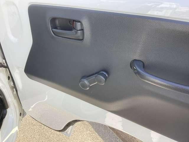 キャリイトラック ６６０　ＫＣエアコン・パワステ　３方開　４ＷＤ　エアバック　５ＭＴ　エアコン　パワステ　４ＷＤ　整備点検記録簿　助手席エアバック　ＡＣ　運転席エアバック　パートタイム４ＷＤ　パワステ　ＡＢＳ（17枚目）