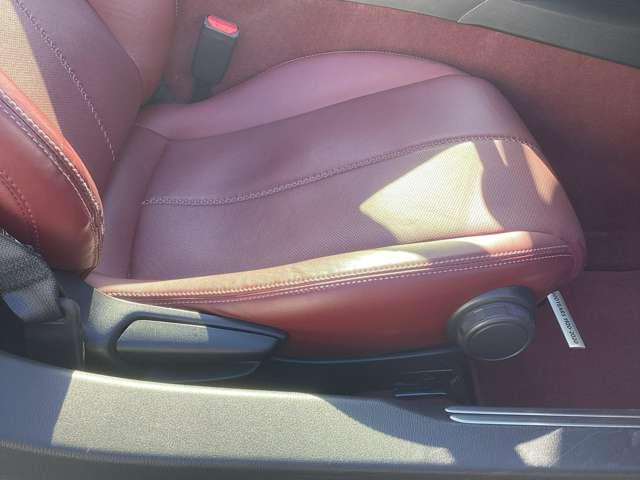 １００周年専用の赤茶革シート☆