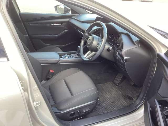 �^�]�Ȃ͂܂������Ȏp���ŃV�[�g�ɍ���A�������R�ɐL�΂��đ���ł���ʒu�e�y�_����z����Ƃ������z�I�ȃ��C�A�E�g���������Ă��܂��I���Ј�x�l�`�y�c�`�̃h���C�r���O�|�W�V���������̊����������B