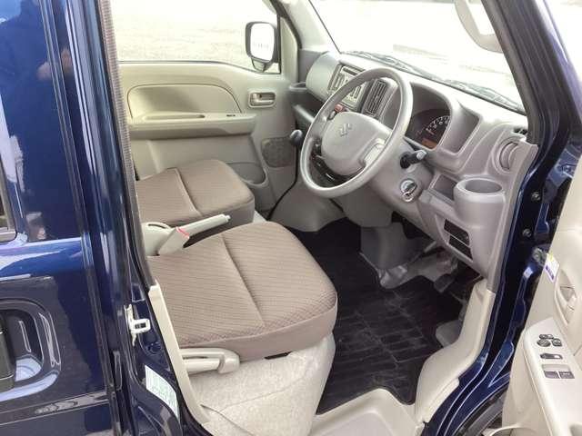 �^�]�Ȃ͂܂������Ȏp���ŃV�[�g�ɍ���A�������R�ɐL�΂��đ���ł���ʒu�e�y�_����z����Ƃ������z�I�ȃ��C�A�E�g���������Ă��܂��I