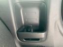 後部座席にもドリンクホルダーの場所が完備されてます♪