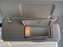 運転席の日よけにはミラーが完備されてます♪