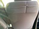 運転席シート背面にも嬉しいポケットがあります♪