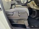 ゆったり・しっかり座れるシートに運転席は高さ調節可能なハイアジャスター付き!シート位置の前後と高さ・ハンドル上下調節で自分に合った最適なポジションを見つけることができます!!
