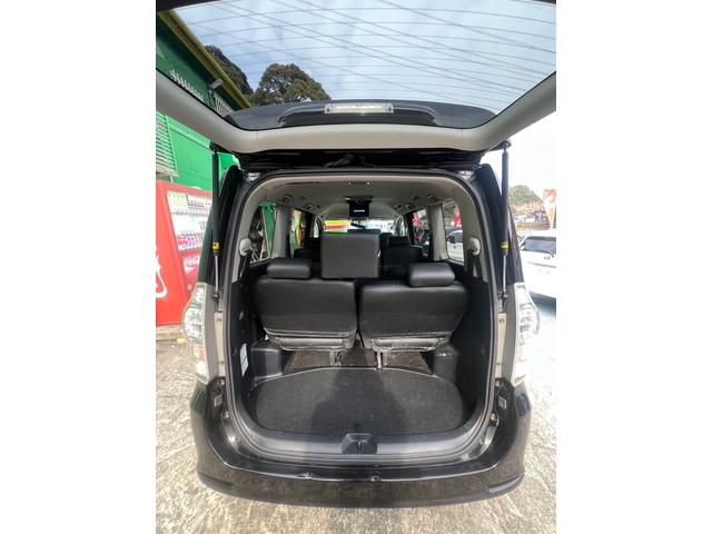 ヴォクシー ＺＳ　ＥＴＣ／電動スライドドア／スマートキー／ドライブレコーダー／バックカメラ／後席モニタ／ＨＩＤヘッドランプ／３列シート／アルミホイール（8枚目）