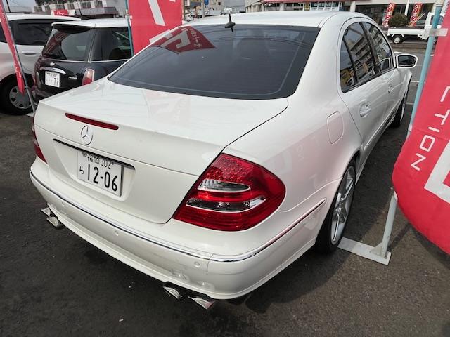 Ｅ２４０　アバンギャルドリミテッド　キーレスエントリー　ハーフレザーパワーシート　ナビ　バックモニター　ＥＴＣ　オートエアコン　ＡＭＧ１８インチアルミホイール(5枚目)