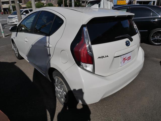 アクア Ｓ　ナビ　ＴＶ　バックモニター　ＥＴＣ　オートエアコン　スマートキー　プッシュスタート　トラクションコントロール　パワーステアリング（7枚目）