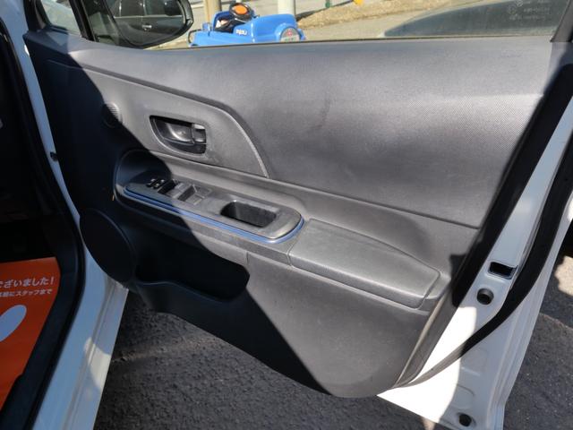 アクア Ｓ　ナビ　ＴＶ　バックモニター　ＥＴＣ　オートエアコン　スマートキー　プッシュスタート　トラクションコントロール　パワーステアリング（12枚目）