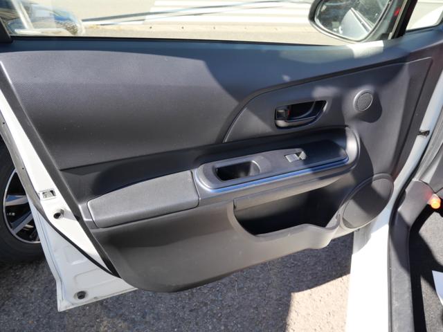 アクア Ｓ　ナビ　ＴＶ　バックモニター　ＥＴＣ　オートエアコン　スマートキー　プッシュスタート　トラクションコントロール　パワーステアリング（14枚目）