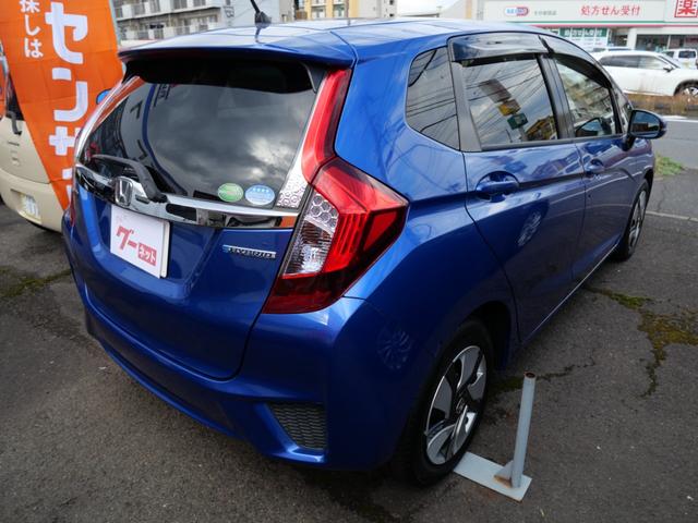 フィットハイブリッド Fパッケージ スマートキー プッシュスタート ETC ナビ バックモニター フルセグ オートエアコン トラクションコントロール パワーウインドウ(5枚目)