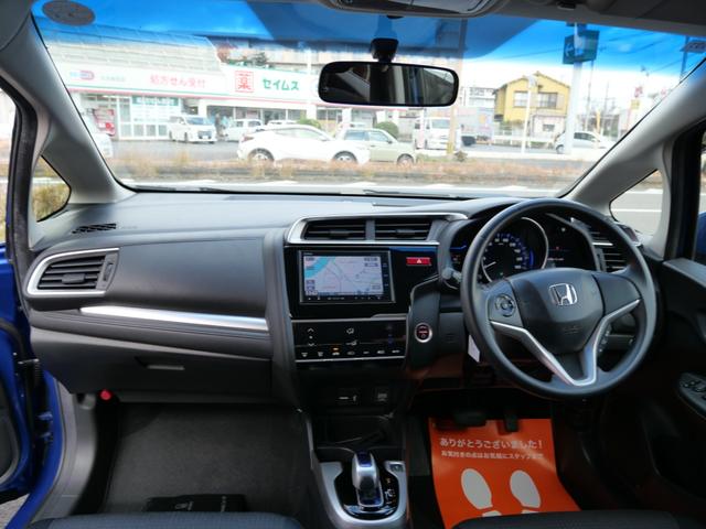 フィットハイブリッド Fパッケージ スマートキー プッシュスタート ETC ナビ バックモニター フルセグ オートエアコン トラクションコントロール パワーウインドウ(8枚目)