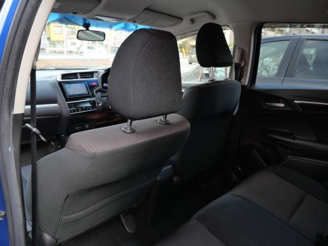 フィットハイブリッド Fパッケージ スマートキー プッシュスタート ETC ナビ バックモニター フルセグ オートエアコン トラクションコントロール パワーウインドウ(17枚目)