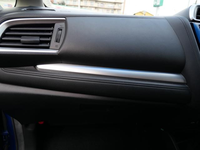 フィットハイブリッド Fパッケージ スマートキー プッシュスタート ETC ナビ バックモニター フルセグ オートエアコン トラクションコントロール パワーウインドウ(19枚目)