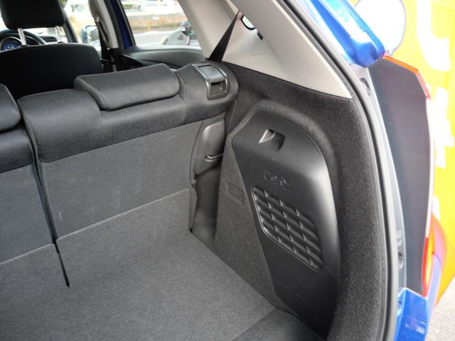 フィットハイブリッド Fパッケージ スマートキー プッシュスタート ETC ナビ バックモニター フルセグ オートエアコン トラクションコントロール パワーウインドウ(24枚目)