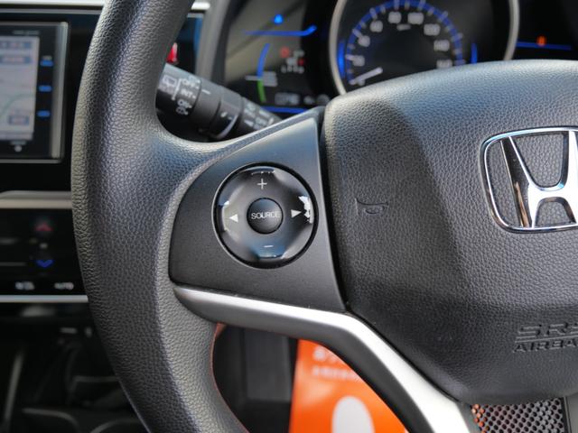 フィットハイブリッド Fパッケージ スマートキー プッシュスタート ETC ナビ バックモニター フルセグ オートエアコン トラクションコントロール パワーウインドウ(30枚目)