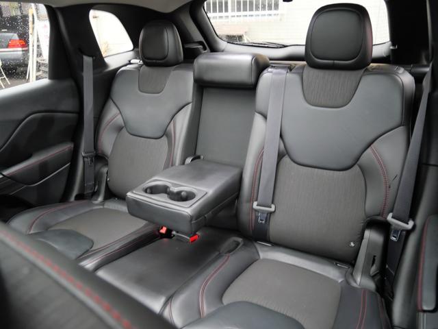 ジープ・チェロキー トレイルホーク　本革パワーシート　スマートキー　プッシュスタート　ナビ　バックモニター　大型サンルーフ　ＥＴＣ　ドライブレコーダー　オートリアゲート　トラクションコントロール（18枚目）