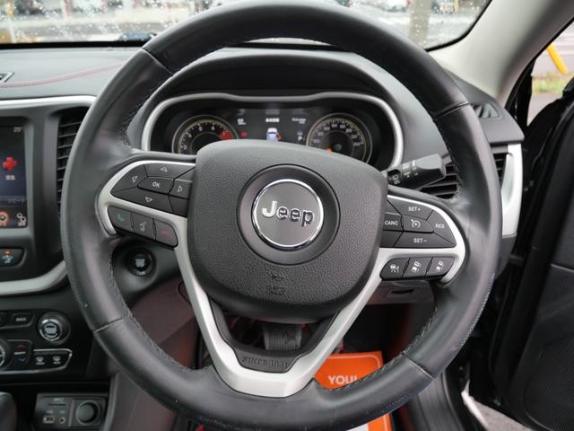 ジープ・チェロキー トレイルホーク　本革パワーシート　スマートキー　プッシュスタート　ナビ　バックモニター　大型サンルーフ　ＥＴＣ　ドライブレコーダー　オートリアゲート　トラクションコントロール（29枚目）