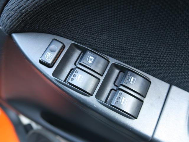 ムーヴ カスタム　Ｒ　ＣＤ　ＭＤ　オートエアコン　キーレスエントリー　イオン清浄機能　純正１４インチアルミホイール　プライバシーガラス　セキュリティ　電動格納ミラー（19枚目）