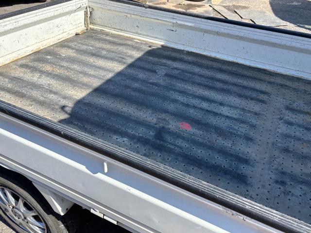 キャリイトラック KCエアコン・パワステ セレクト4WD車 ディスプレイオーディオ バックモニター 荷台ガード 荷台マット エアコン パワーステアリング(11枚目)