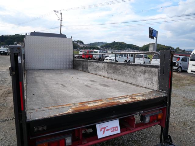 キャンター 　３トン　平ボディ　パワーゲート　エアコン　パワーステアリング　パワーウィンドウ　キーレスエントリー　バックモニター　エアバッグ（11枚目）