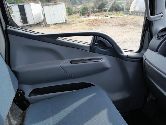 キャンター 　３トン　平ボディ　パワーゲート　エアコン　パワーステアリング　パワーウィンドウ　キーレスエントリー　バックモニター　エアバッグ（18枚目）