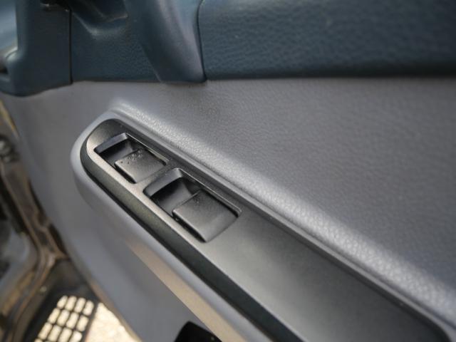 キャンター 　３トン　平ボディ　パワーゲート　エアコン　パワーステアリング　パワーウィンドウ　キーレスエントリー　バックモニター　エアバッグ（19枚目）