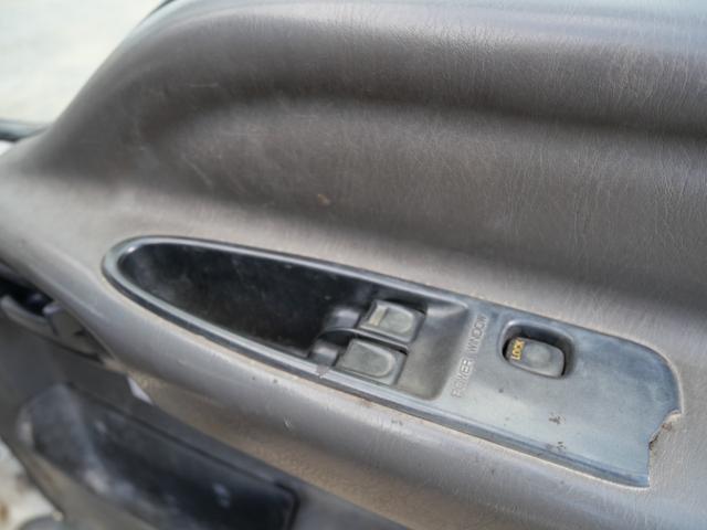 フォワード 　２０５　４トン　エアコン　パワーステアリング　パワーウィンドウ　ラジオ（17枚目）