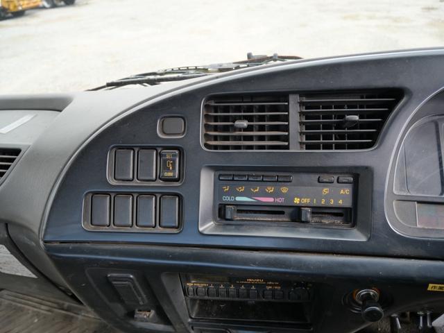 フォワード 　２０５　４トン　エアコン　パワーステアリング　パワーウィンドウ　ラジオ（18枚目）