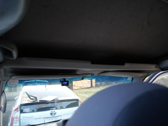 オイル・エレメント他各部点検を行い、しっかり整備を行った上でお車を納車します。