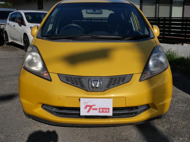 フィット Gスマートセレクション CD スマートキー ETC 電動格納ミラー 記録簿 プライバシーガラス セキュリティ パワーウィンドウ パワーステアリング(3枚目)