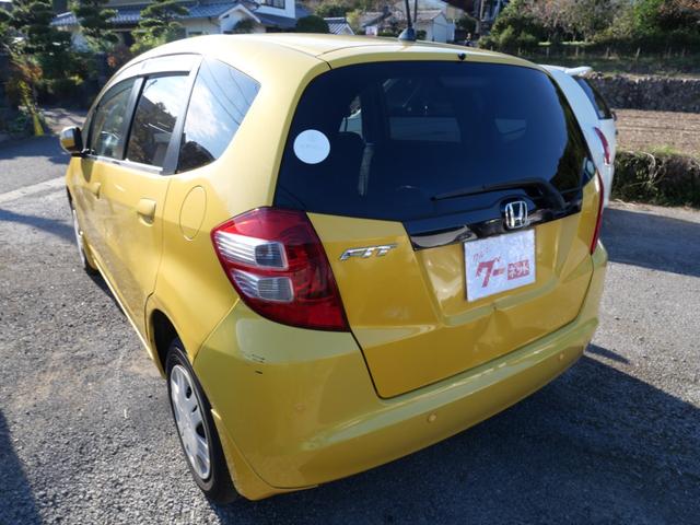 フィット Gスマートセレクション CD スマートキー ETC 電動格納ミラー 記録簿 プライバシーガラス セキュリティ パワーウィンドウ パワーステアリング(7枚目)