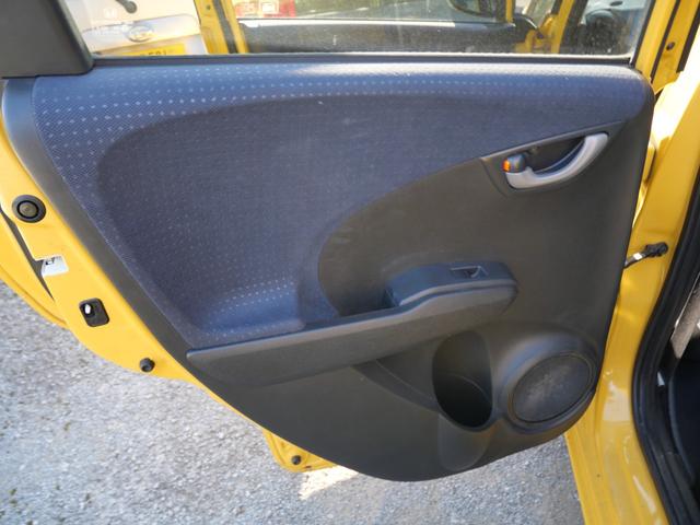 フィット Gスマートセレクション CD スマートキー ETC 電動格納ミラー 記録簿 プライバシーガラス セキュリティ パワーウィンドウ パワーステアリング(15枚目)