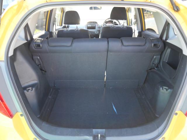 フィット Gスマートセレクション CD スマートキー ETC 電動格納ミラー 記録簿 プライバシーガラス セキュリティ パワーウィンドウ パワーステアリング(21枚目)