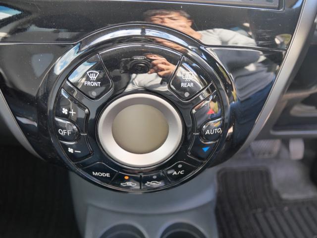 ノート Ｘ　インテリジェントキー　プッシュスタート　ナビ　バックモニター　フルセグ　ＥＴＣ　電動格納ミラー　オートエアコン　純正１４インチアルミホイール（9枚目）