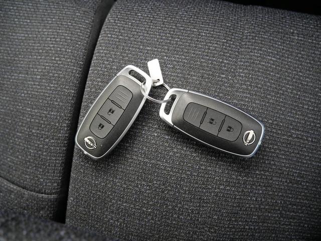 サクラ Ｇ　インテリジェントキー　プッシュスタート　ナビ　フルセグ　オートエアコン　アラウンドビューモニター　ＥＴＣ　シートヒーター　ステアリングヒーター（9枚目）