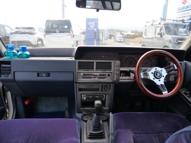 スカイライン GT エアコン パワーステアリング パワーウィンドウ ナルディハンドル CD 社外14インチアルミホイール(5枚目)