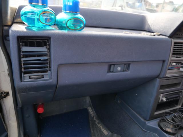 スカイライン GT エアコン パワーステアリング パワーウィンドウ ナルディハンドル CD 社外14インチアルミホイール(28枚目)