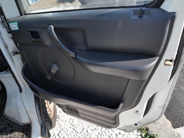 キャリイトラック ＫＣエアコン・パワステ　セレクト４ＷＤ車　エアコン　パワーステアリング　三方開　ラジオ　荷台マット　ライトレベル調節（18枚目）