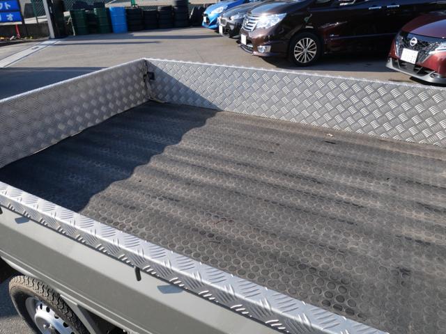 キャリイトラック 農繁スペシャル　セレクト４ＷＤ車　エアコン　パワーステアリング　パワーウィンドウ　Ｗエアバッグ　ラジオ　キーレスエントリー　荷台アルミガード　荷台マット　ブレーキサポート（12枚目）