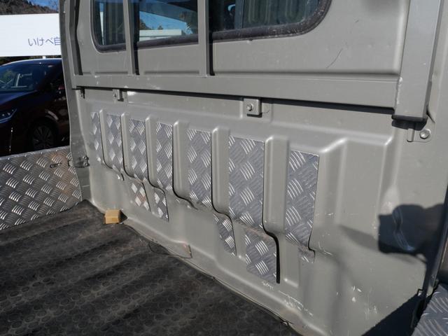 キャリイトラック 農繁スペシャル　セレクト４ＷＤ車　エアコン　パワーステアリング　パワーウィンドウ　Ｗエアバッグ　ラジオ　キーレスエントリー　荷台アルミガード　荷台マット　ブレーキサポート（13枚目）