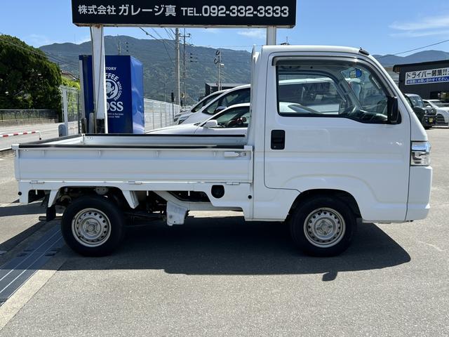 アクティトラック 　５速ＭＴ　４ＷＤ　パワステ　エアコン　運転席エアバック（3枚目）