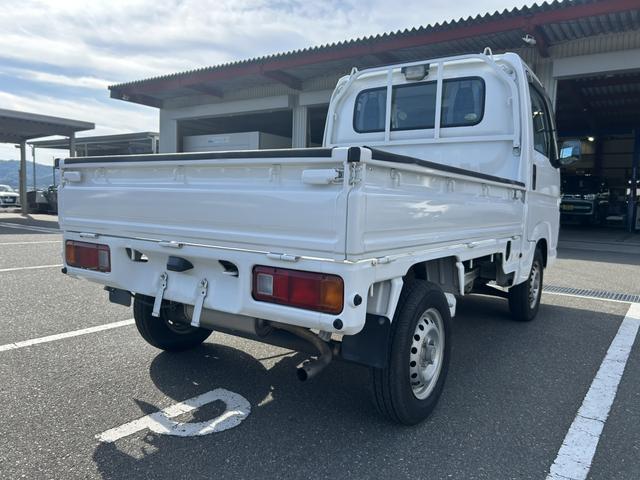 アクティトラック 　５速ＭＴ　４ＷＤ　パワステ　エアコン　運転席エアバック（4枚目）