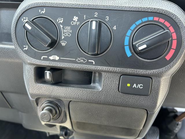 アクティトラック 　５速ＭＴ　４ＷＤ　パワステ　エアコン　運転席エアバック（18枚目）