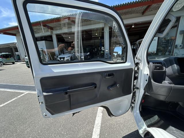 アクティトラック 　５速ＭＴ　４ＷＤ　パワステ　エアコン　運転席エアバック（25枚目）