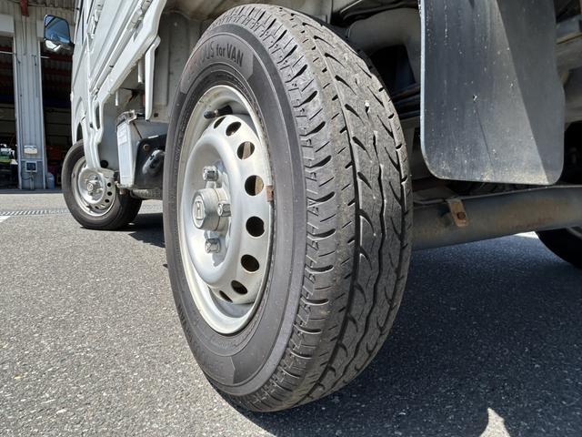 アクティトラック 　５速ＭＴ　４ＷＤ　パワステ　エアコン　運転席エアバック（31枚目）
