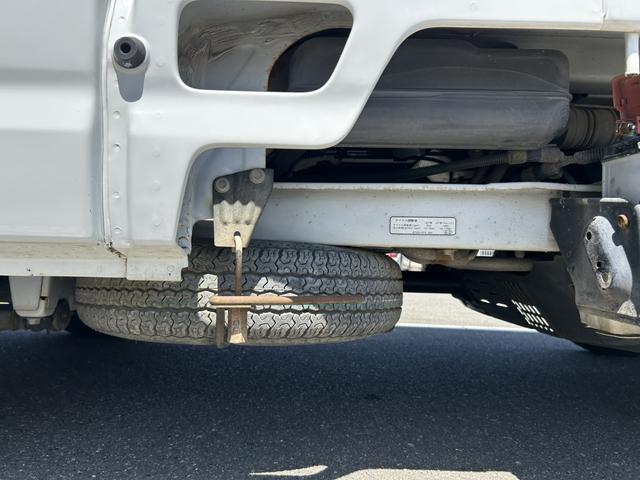 アクティトラック 　５速ＭＴ　４ＷＤ　パワステ　エアコン　運転席エアバック（33枚目）